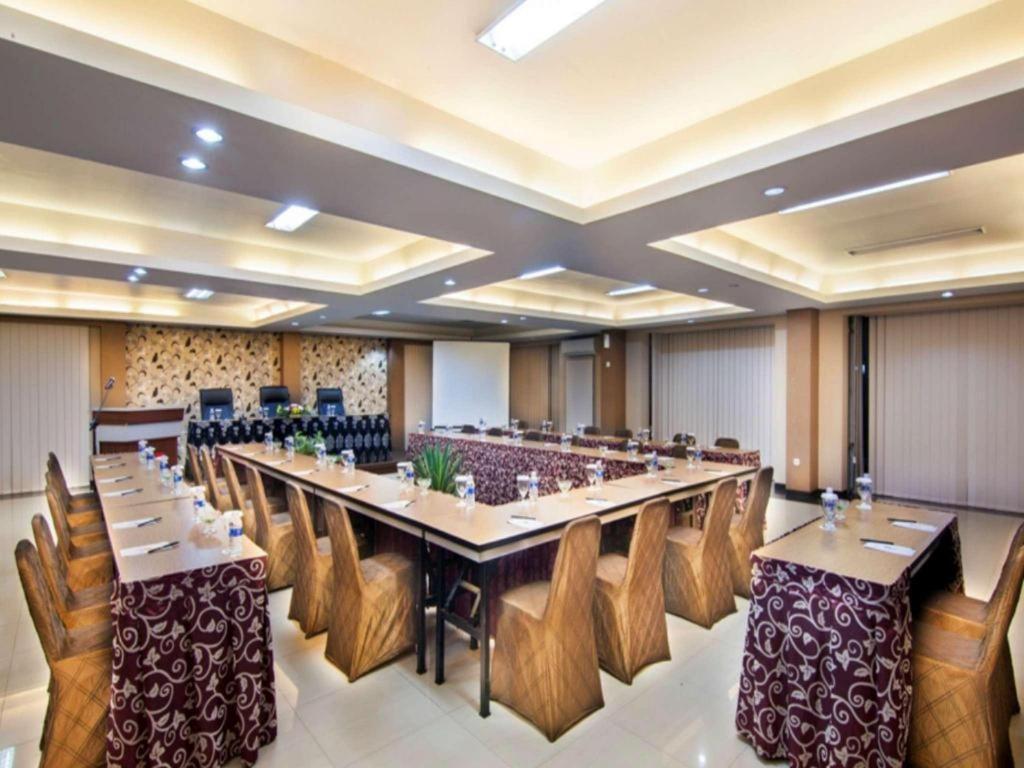 The Rizen Hotel Чісаруа Екстер'єр фото